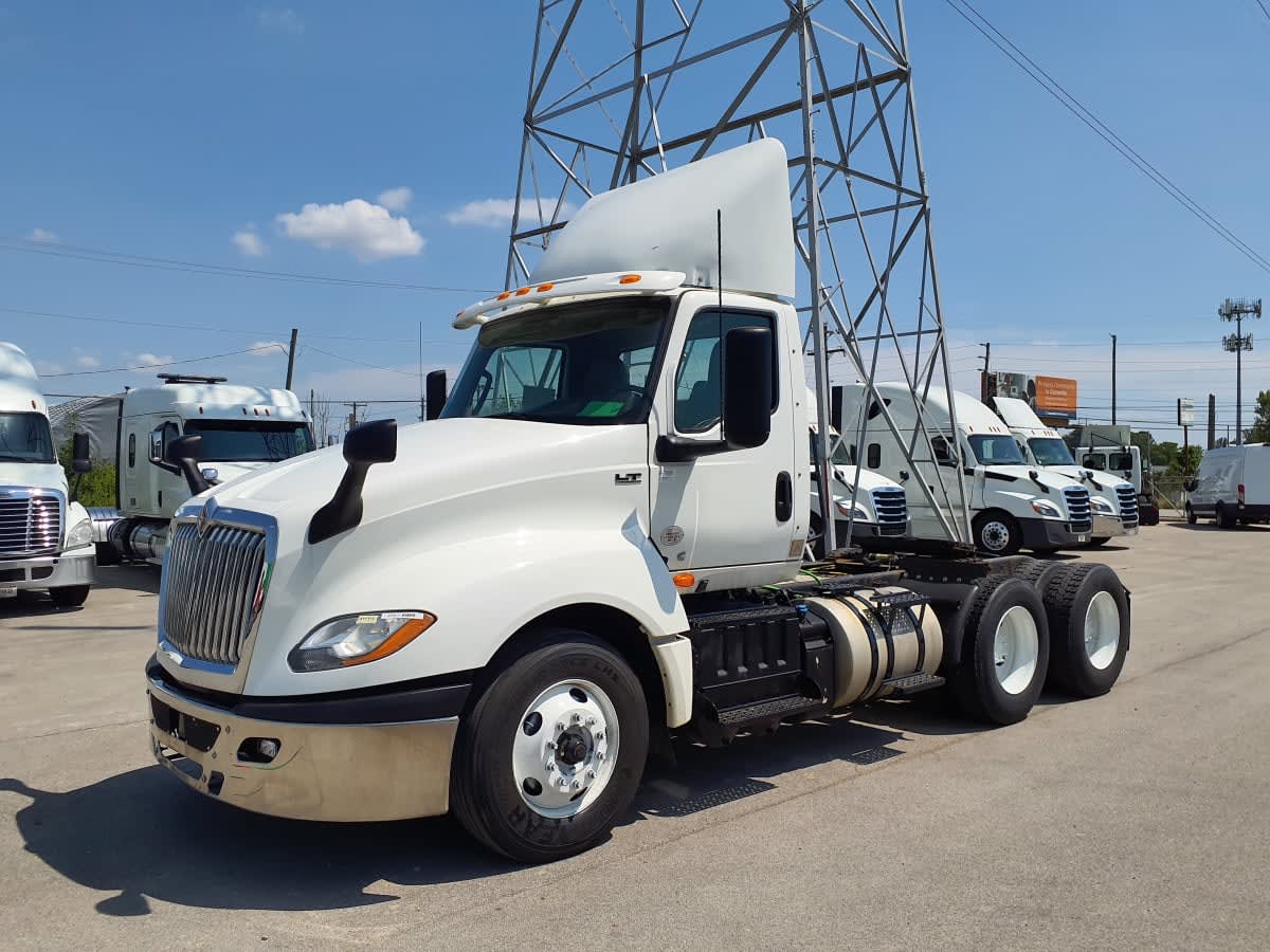 2019 Navistar International LT625 DAYCAB T/A 877917