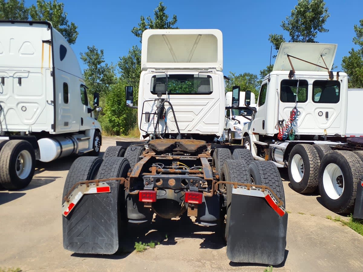 2019 Navistar International LT625 DAYCAB T/A 877918