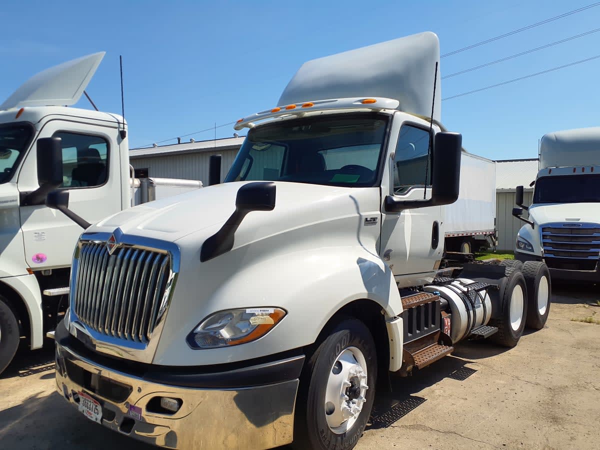2019 Navistar International LT625 DAYCAB T/A 877918
