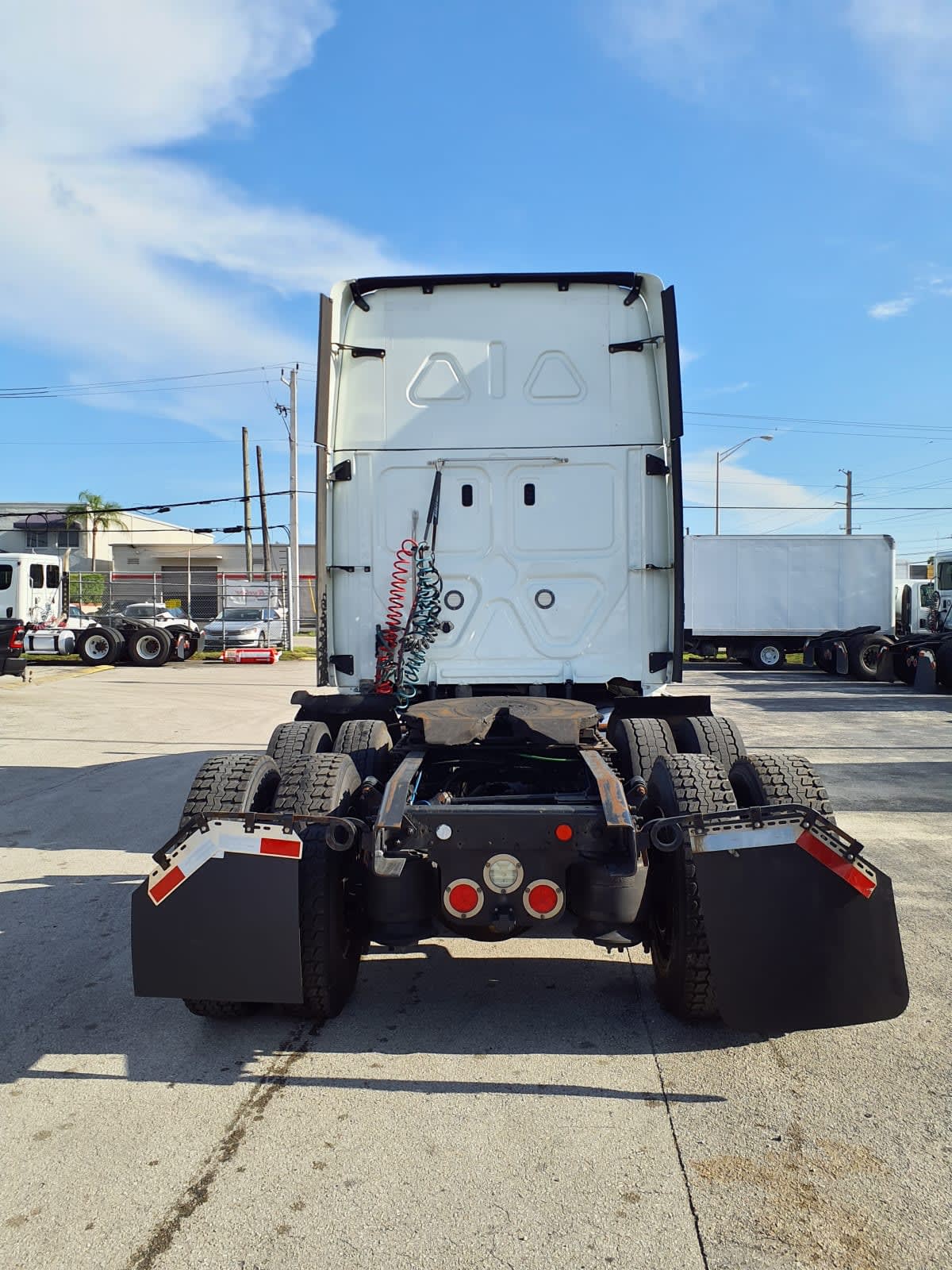 2019 Freightliner Cascadia in Miami, FL — photo 5