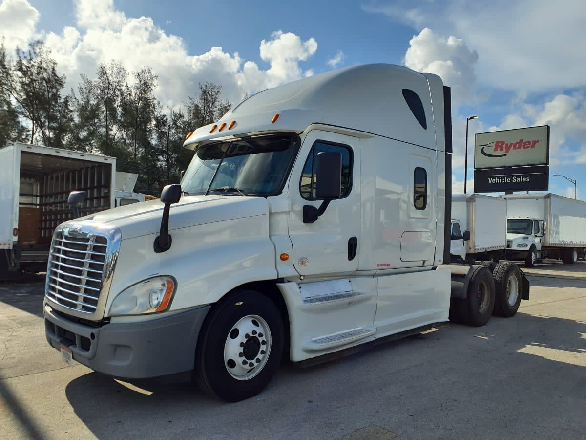 2019 Freightliner Cascadia in Miami, FL