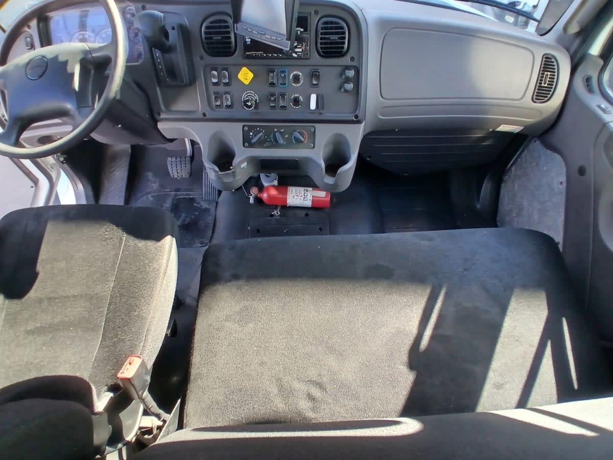 2019 Freightliner/Mercedes M2 106 877999