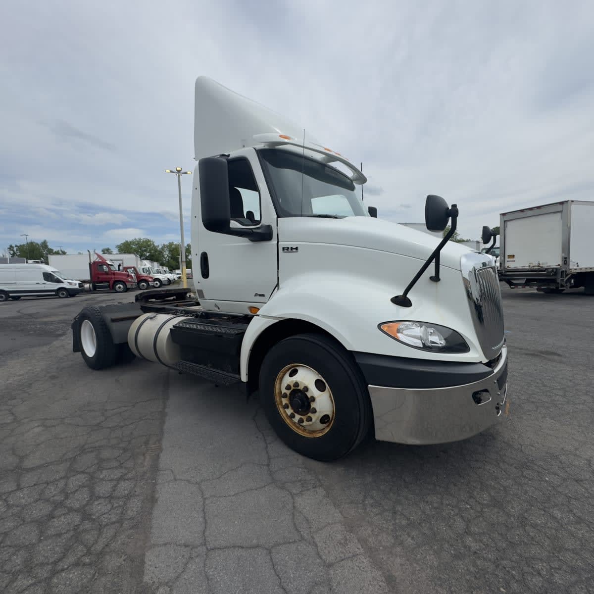 2019 Navistar International RH613 DAYCAB S/A 878090