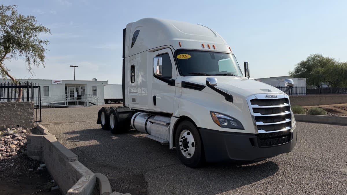2020 Freightliner Cascadia in Phoenix, AZ — photo 3