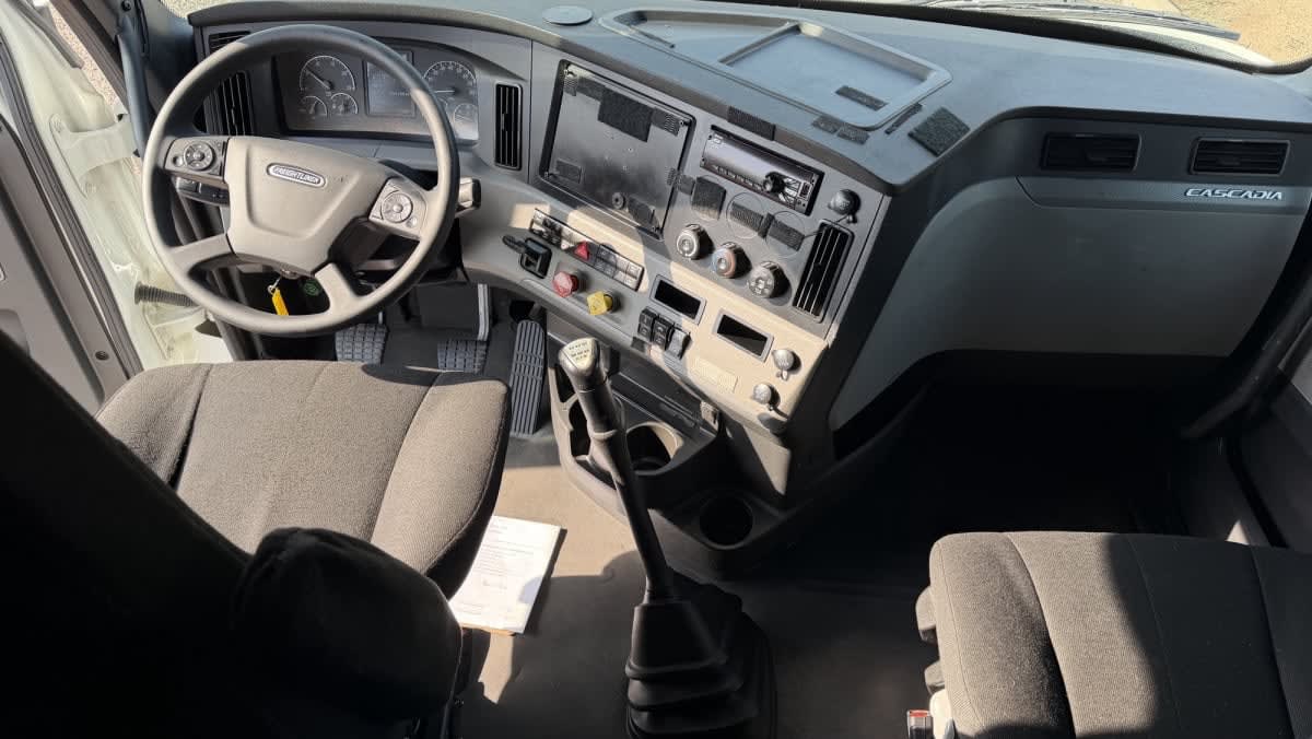 2020 Freightliner Cascadia in Phoenix, AZ — photo 7