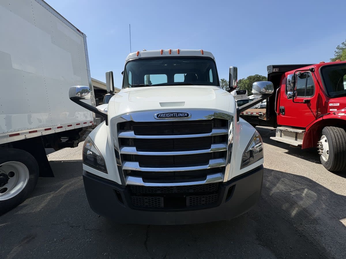2020 Freightliner Cascadia in Ashland, VA — photo 2