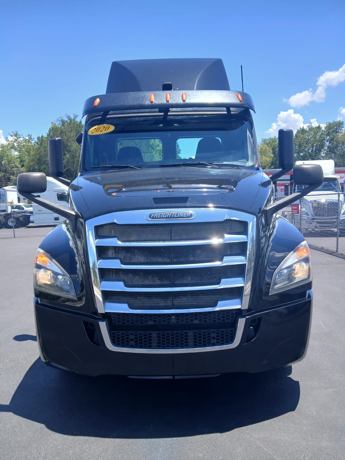 2020 Freightliner Cascadia in Jacksonville, FL — photo 2