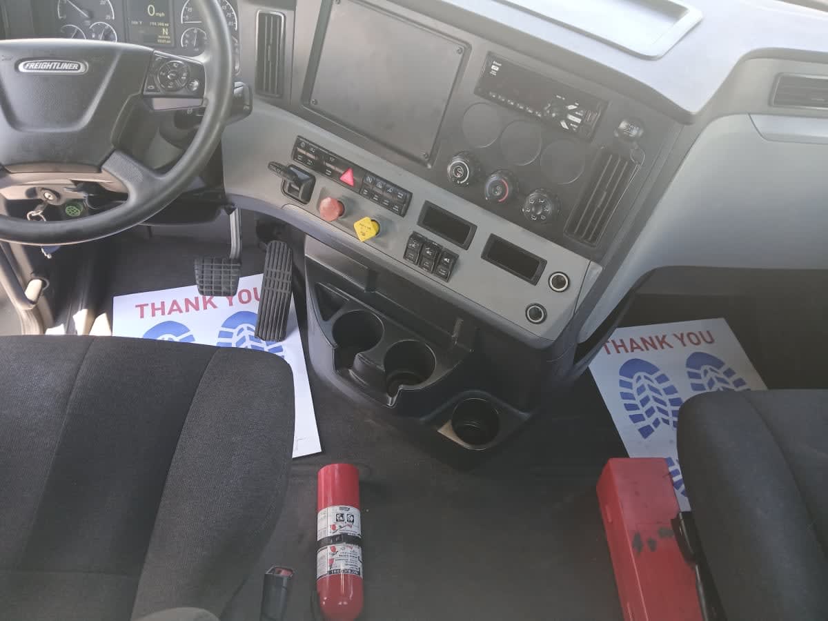 2020 Freightliner Cascadia in Jacksonville, FL — photo 7