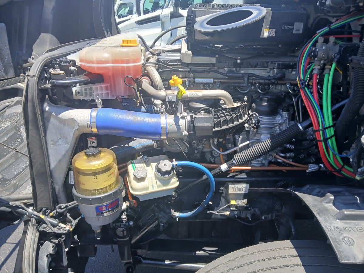 2020 Freightliner Cascadia in Jacksonville, FL — photo 8