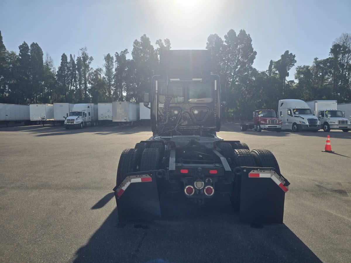 2020 Freightliner Cascadia in Tampa, FL — photo 5