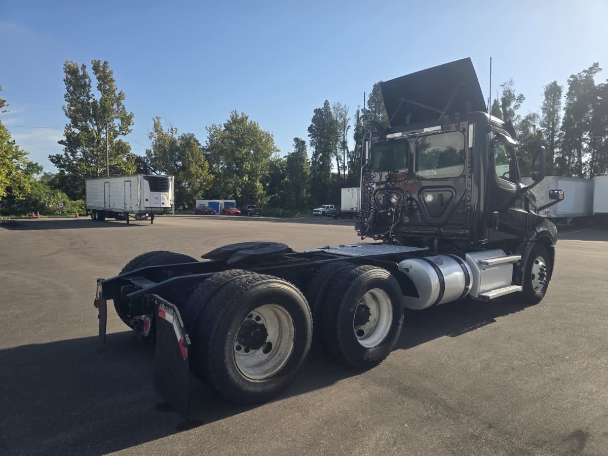 2020 Freightliner Cascadia in Tampa, FL — photo 6