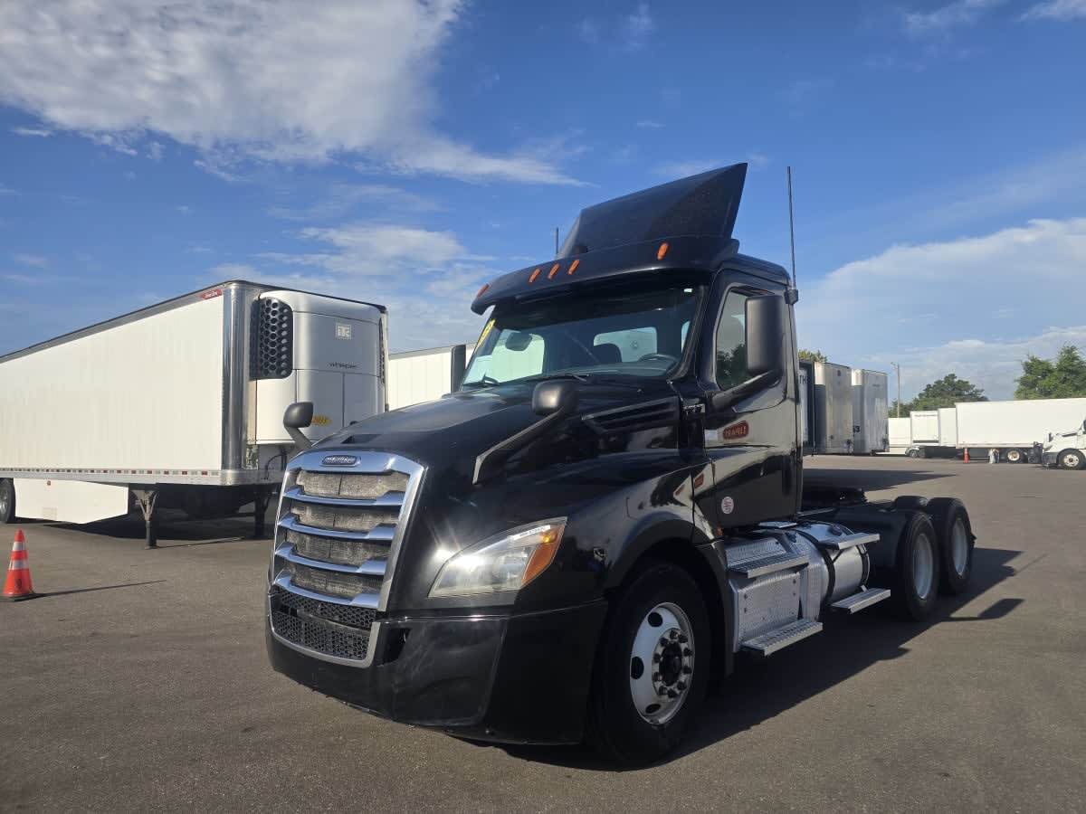 2020 Freightliner Cascadia in Tampa, FL — photo 3