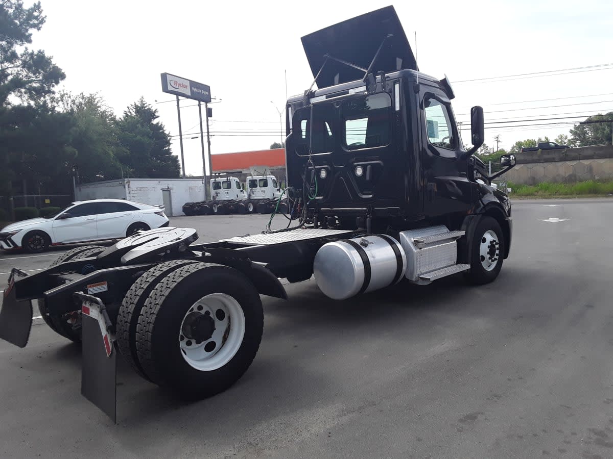 2020 Freightliner Cascadia in Greenville, SC — photo 7