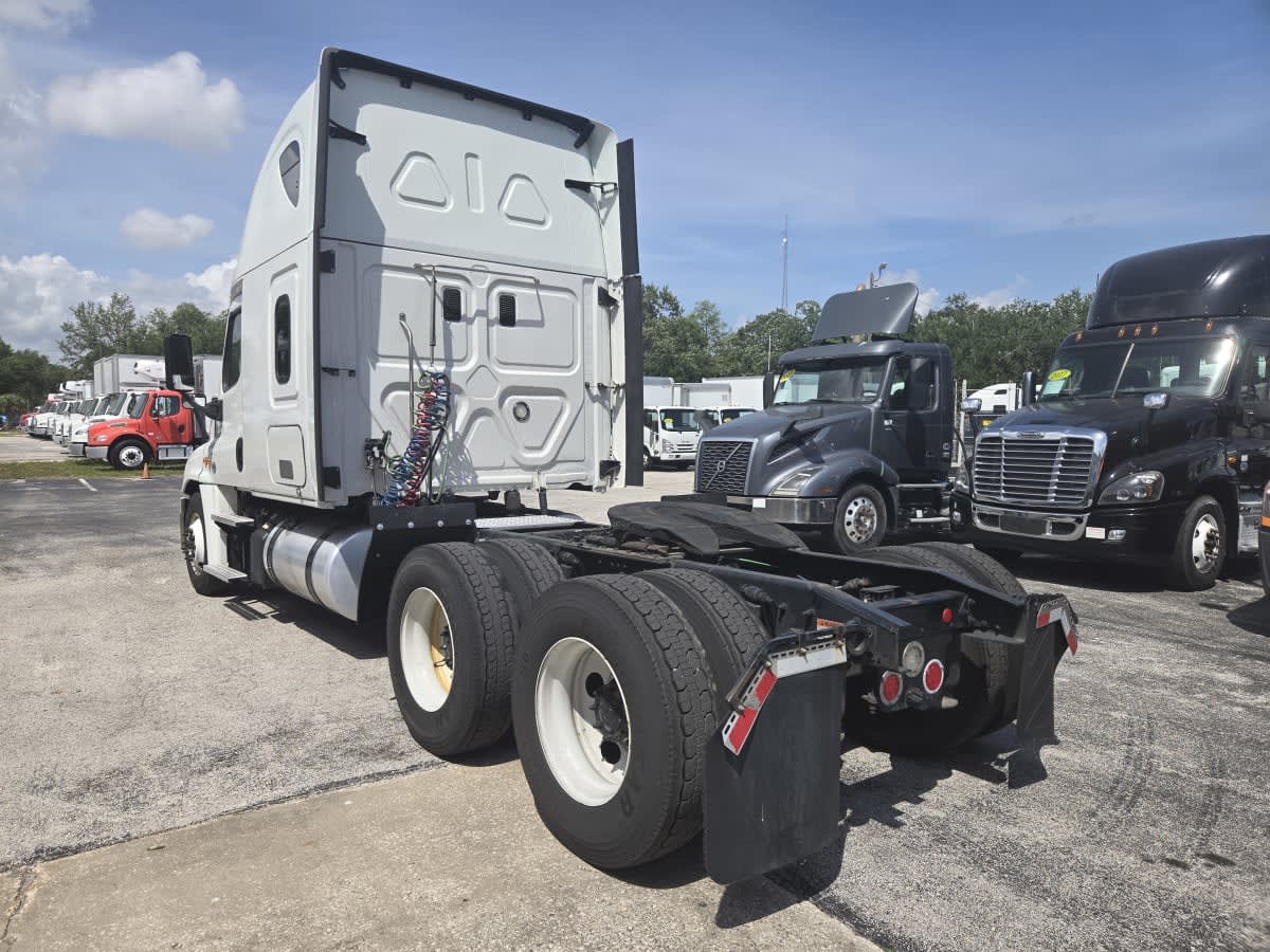 2020 Freightliner - image 6