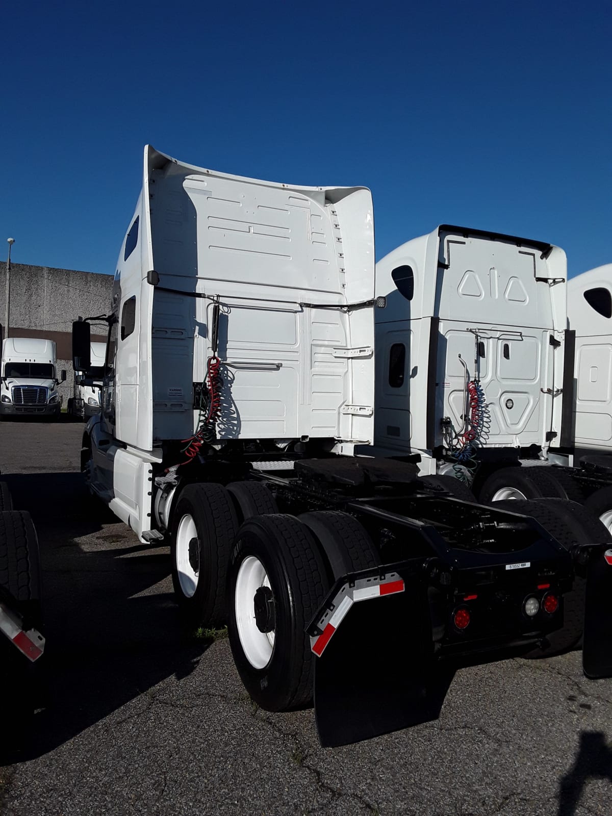 2019 Volvo VNL64T-760 878552