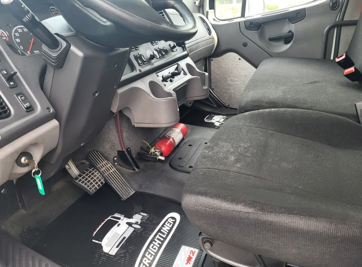 2019 Freightliner M2 106 878566