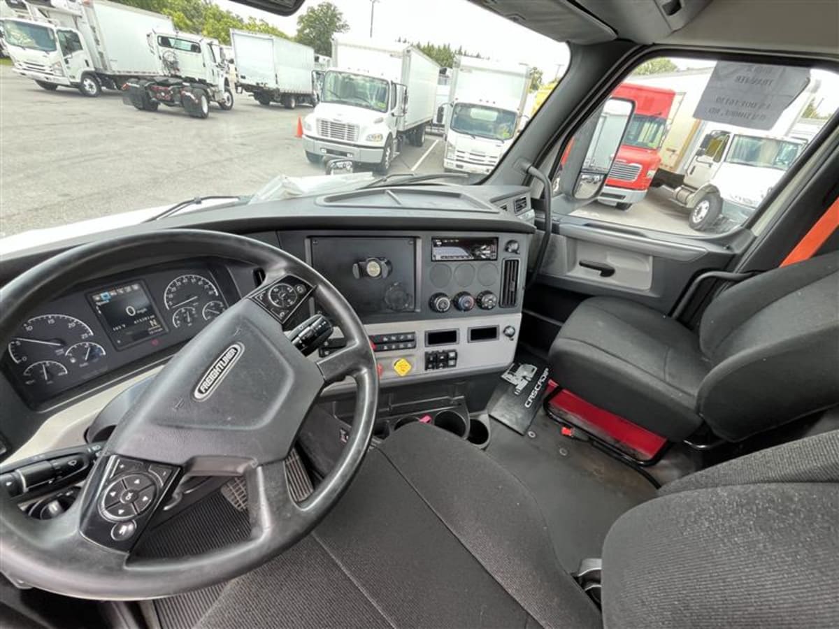 2019 Freightliner - image 7