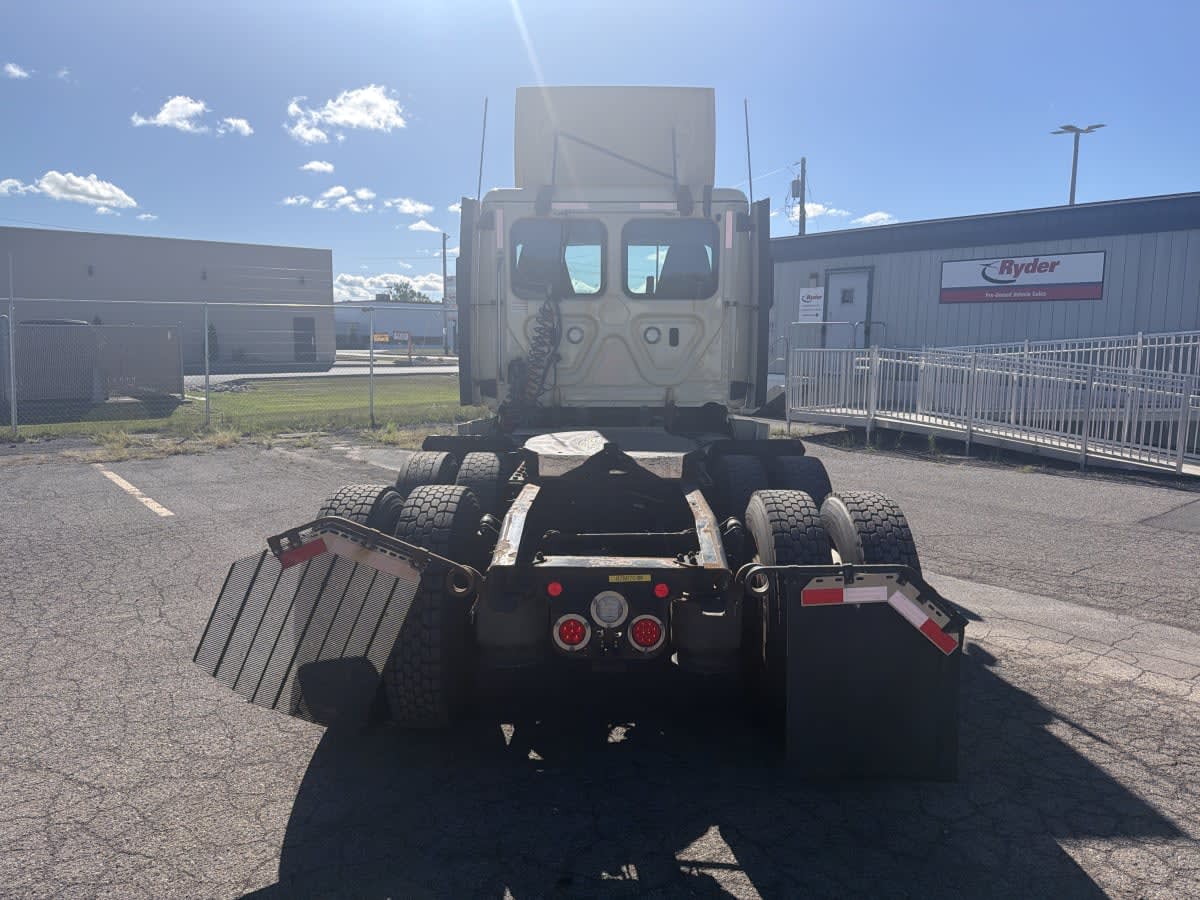 2020 Freightliner Cascadia in Syracuse, NY — photo 5
