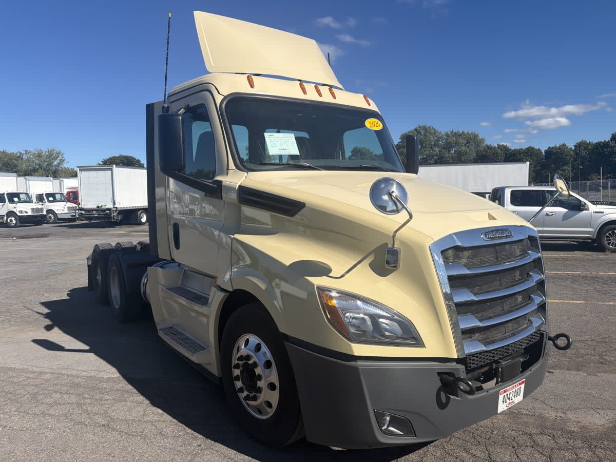 2020 Freightliner Cascadia in Syracuse, NY — photo 3