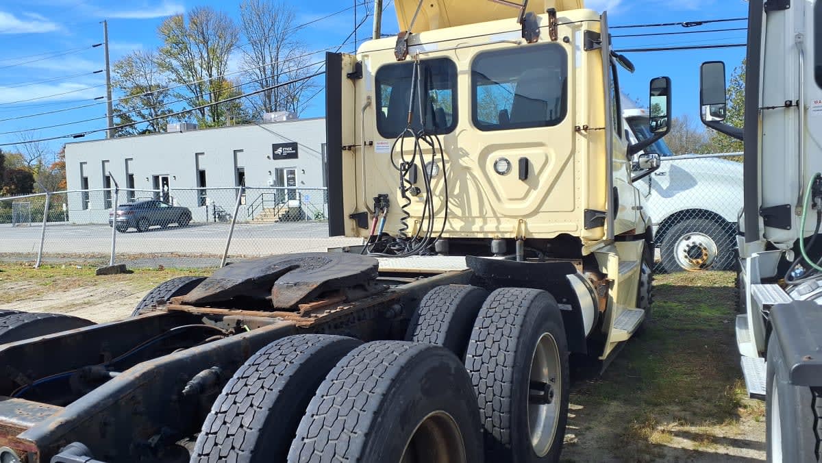 2020 Freightliner Cascadia in Warwick, RI — photo 4
