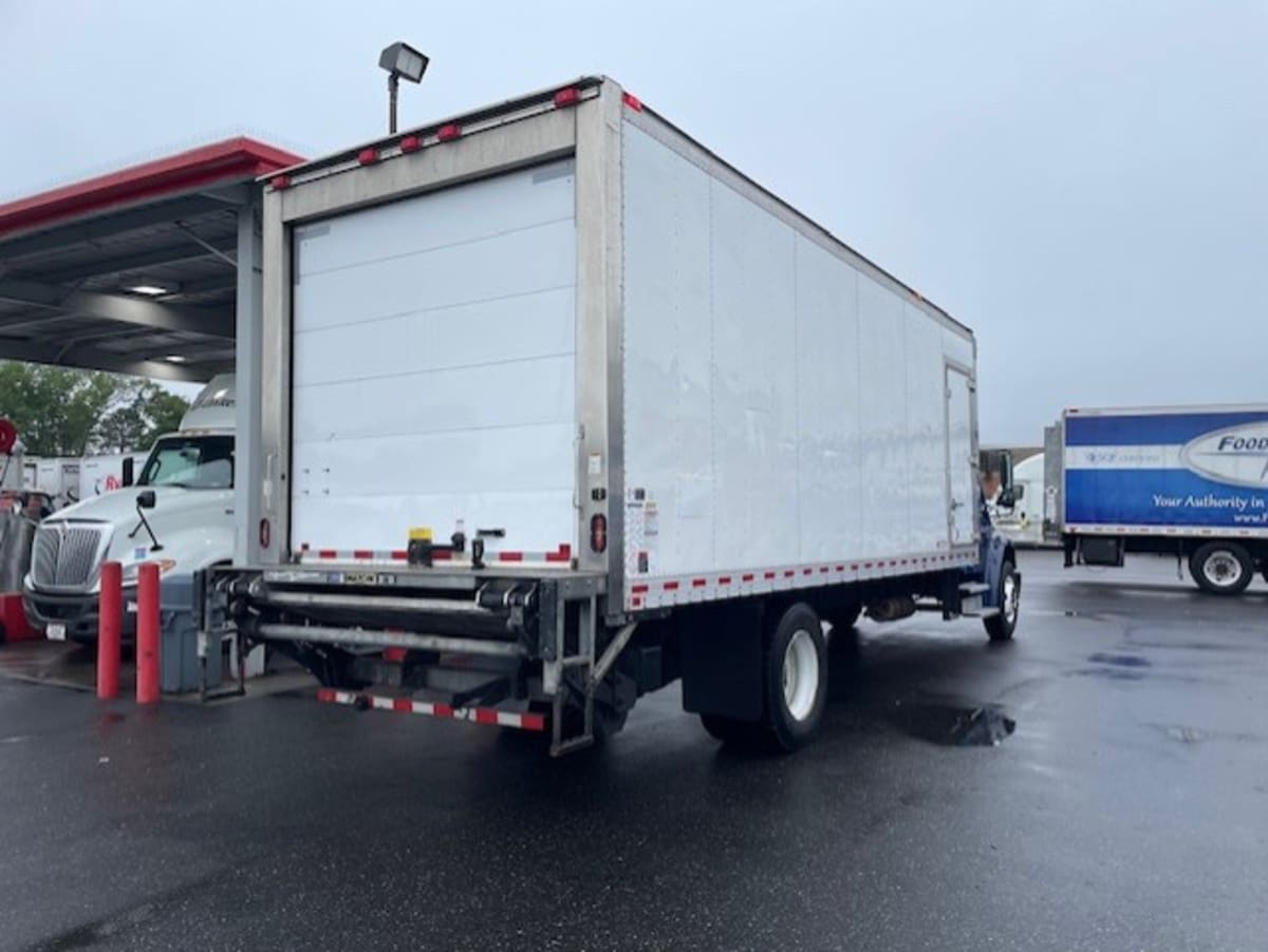 2019 Freightliner M2 106 878727