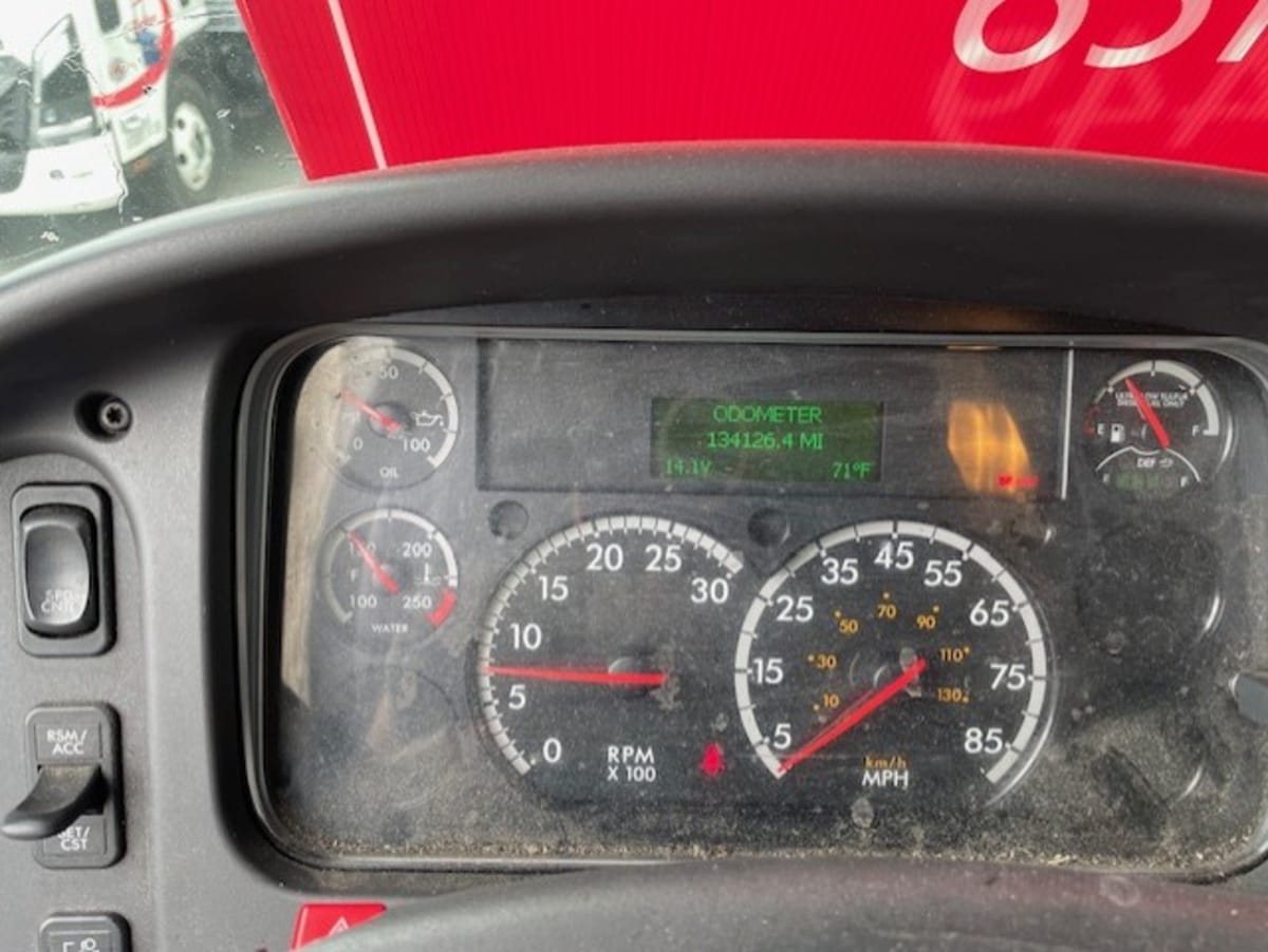 2019 Freightliner M2 106 878728
