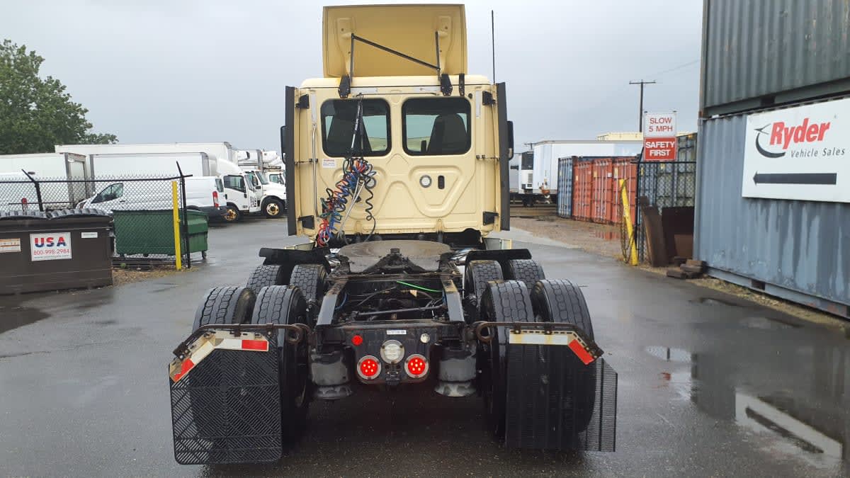 2020 Freightliner Cascadia in Springfield, MA — photo 5