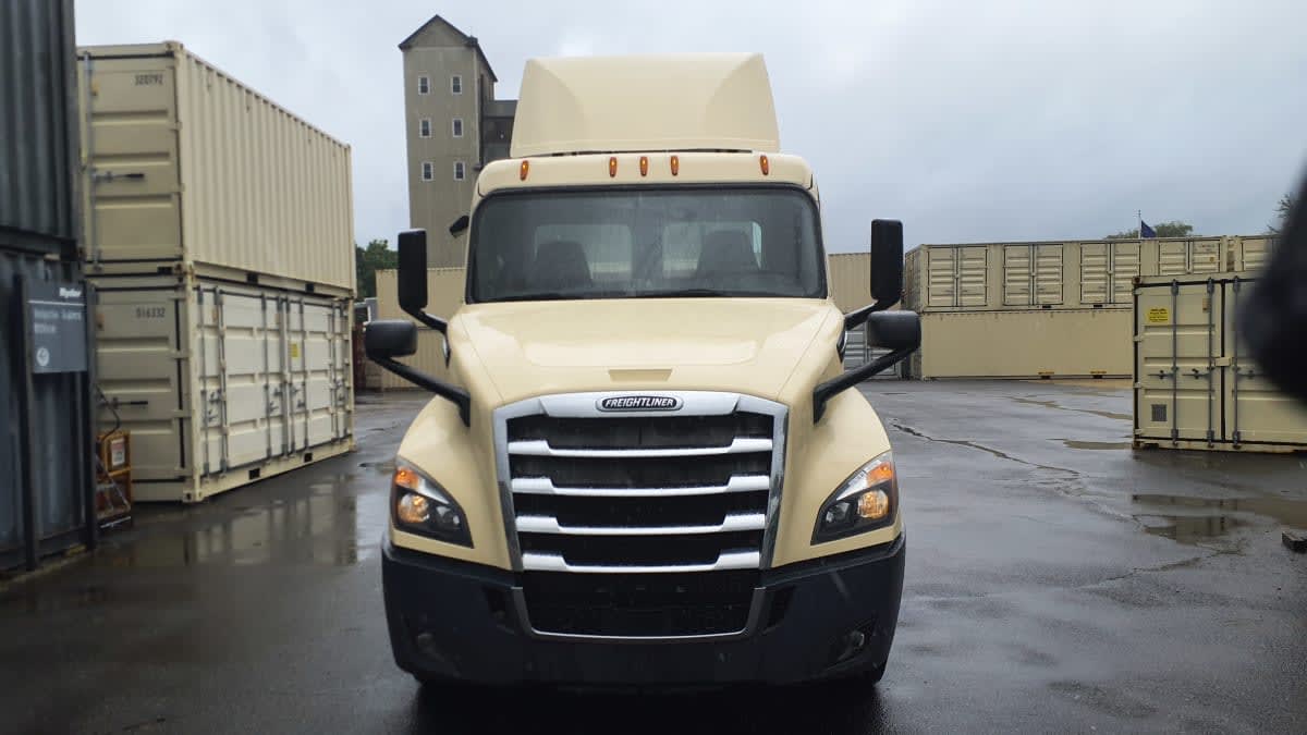 2020 Freightliner Cascadia in Springfield, MA — photo 2