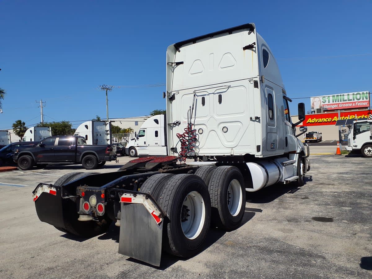 2020 Freightliner - image 4