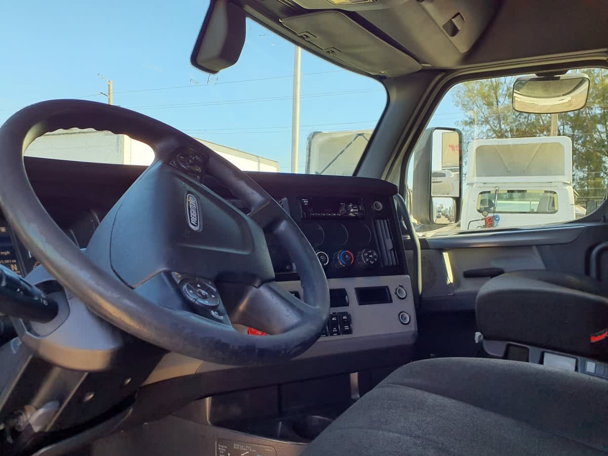 2020 Freightliner - image 7