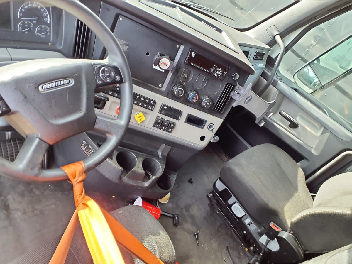 2020 Freightliner - image 7