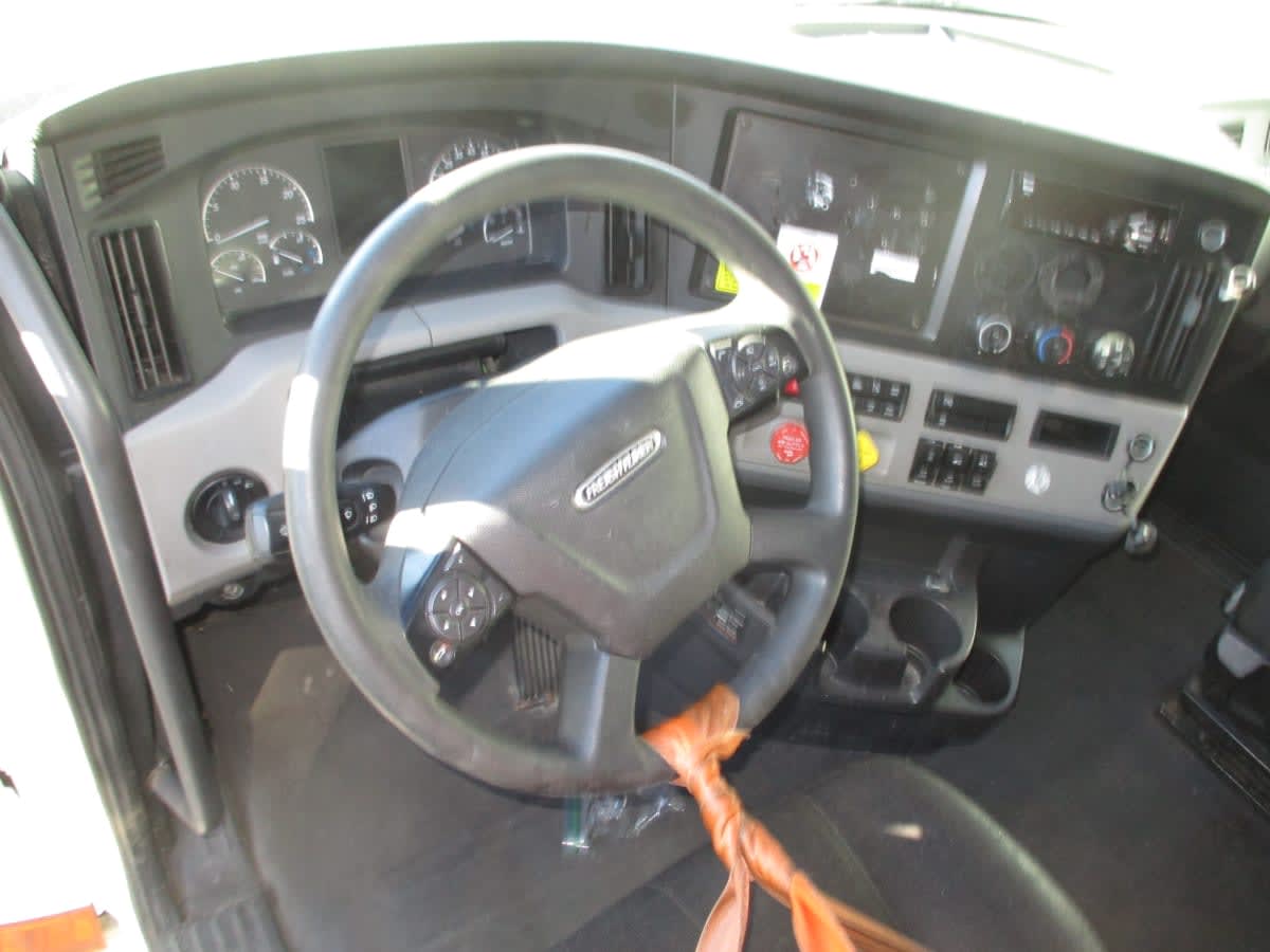 2020 Freightliner - image 7