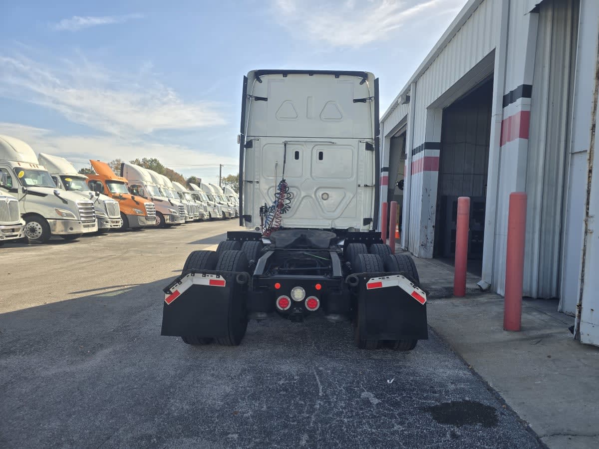 2020 Freightliner - image 5