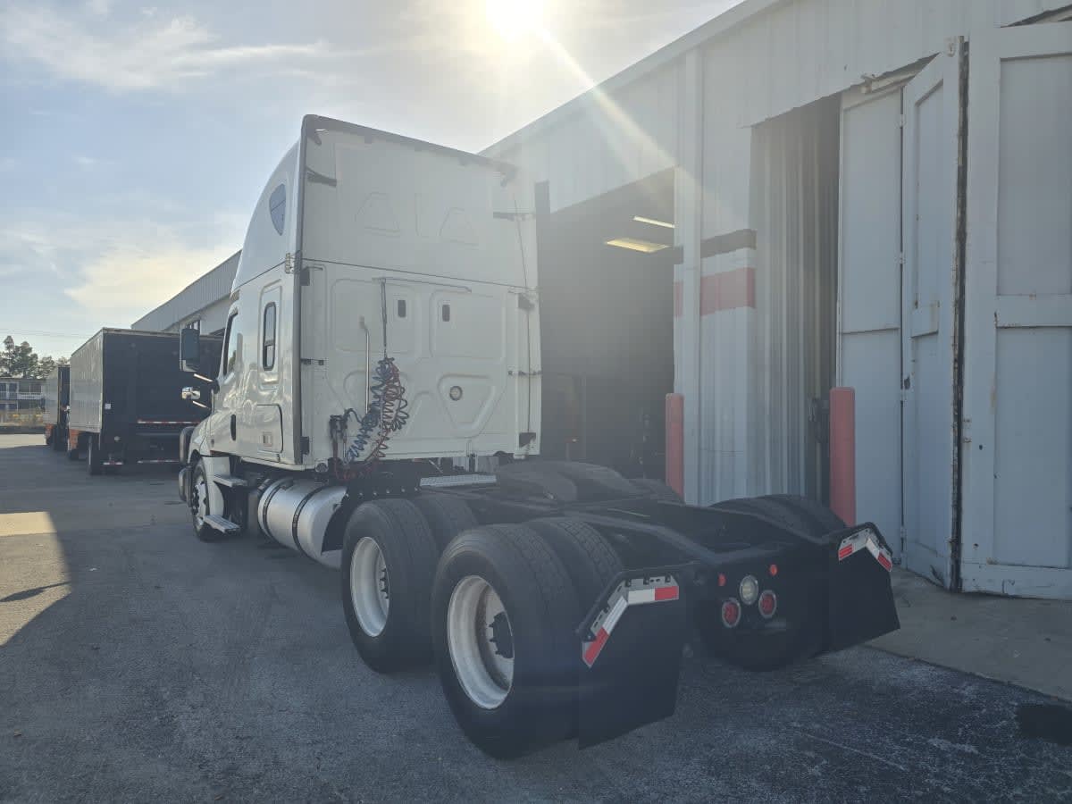 2020 Freightliner - image 4