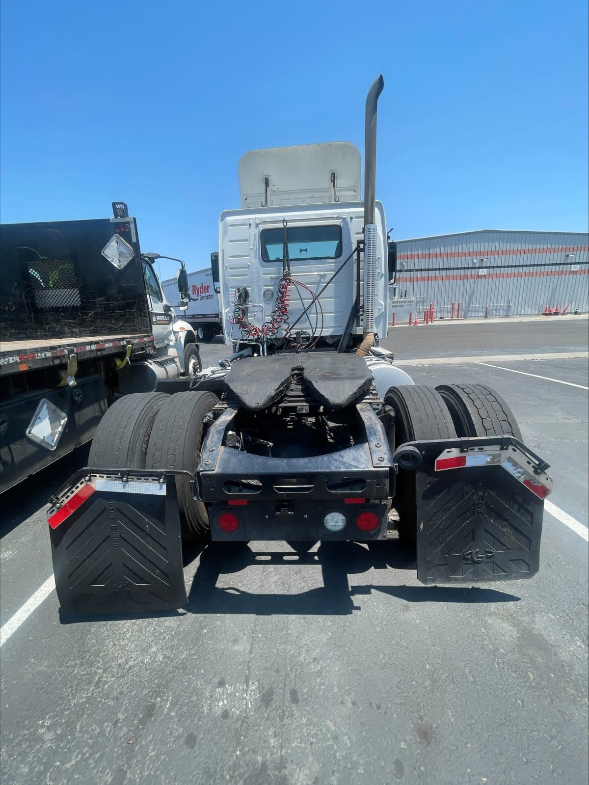 2019 Volvo VNR 660 in West Sacramento, CA — photo 5