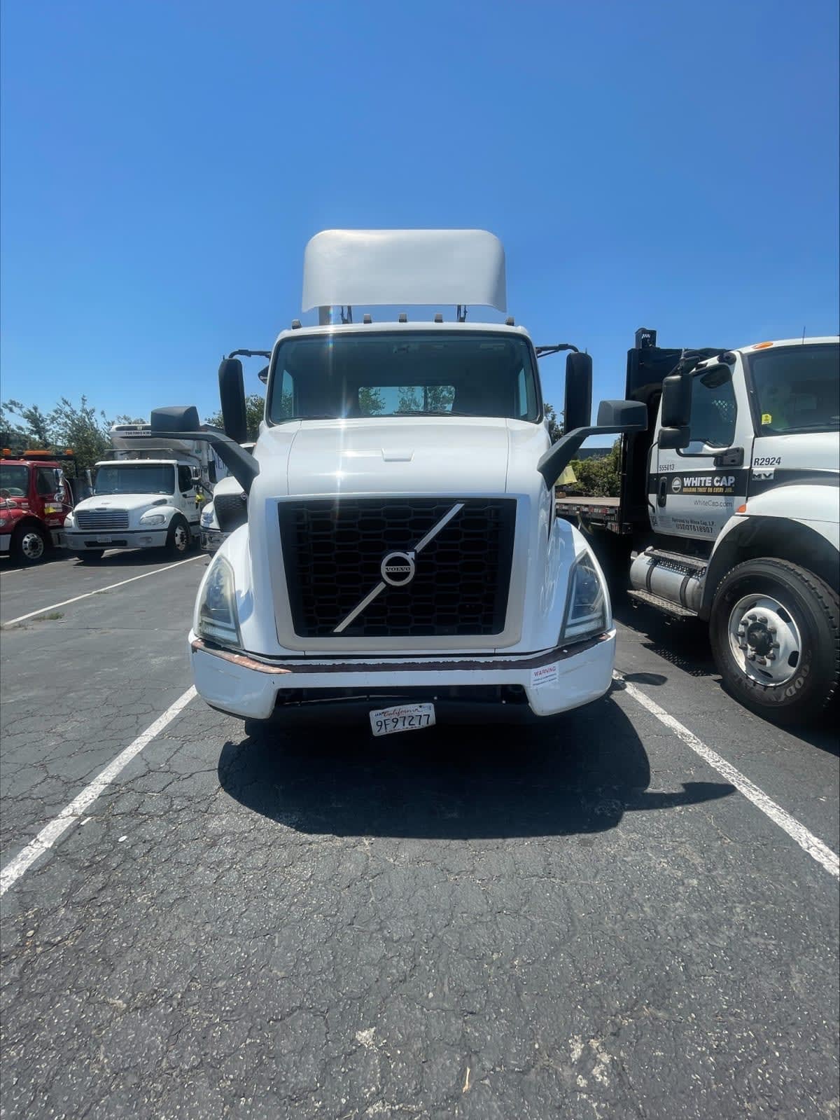 2019 Volvo VNR 660 in West Sacramento, CA — photo 2