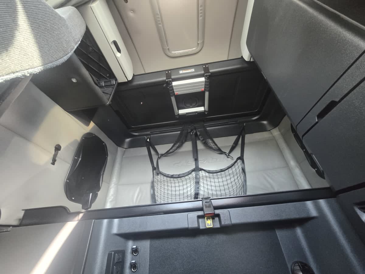 2020 Freightliner - image 8