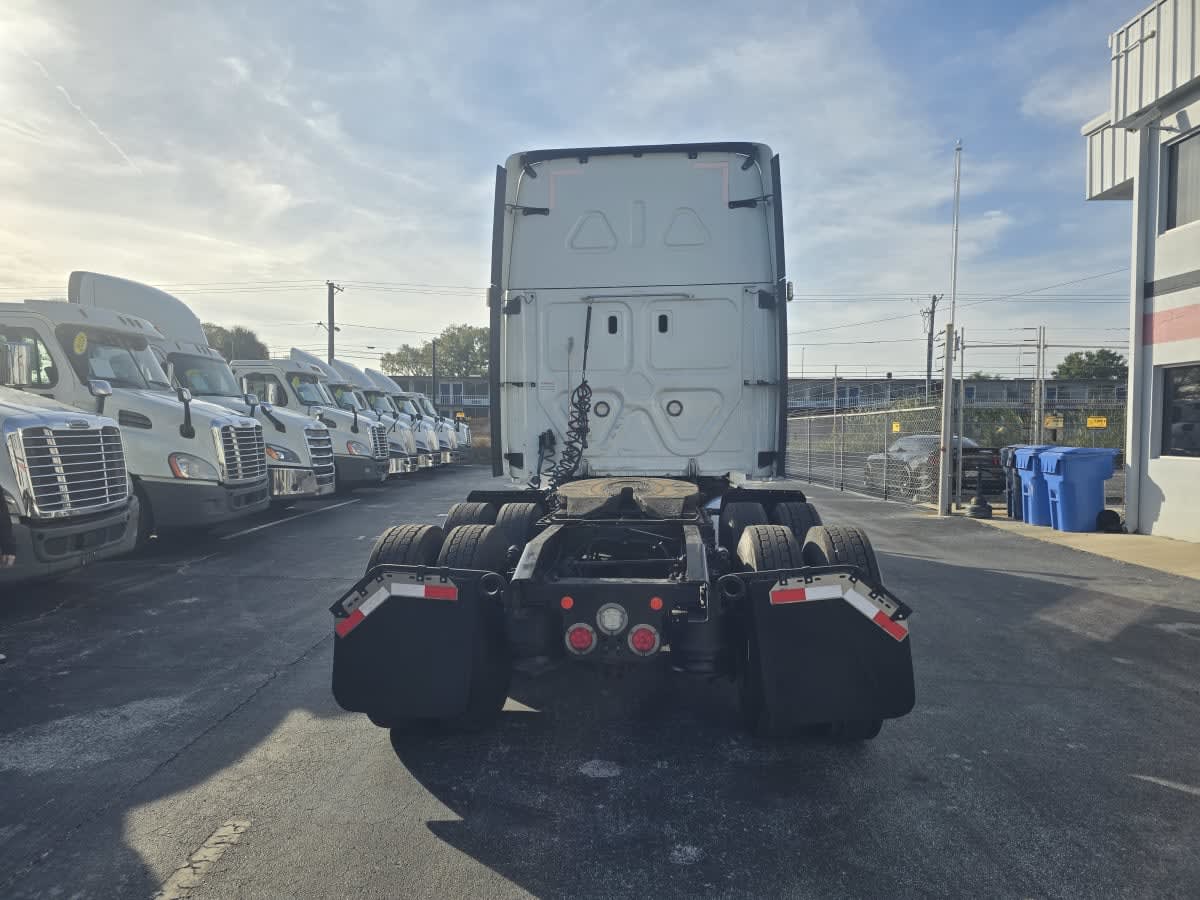 2020 Freightliner - image 5