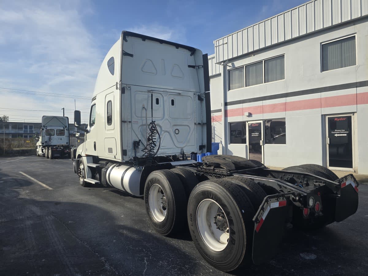 2020 Freightliner - image 4