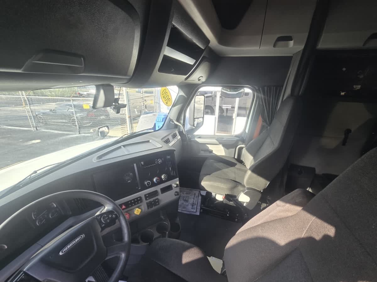 2020 Freightliner - image 7