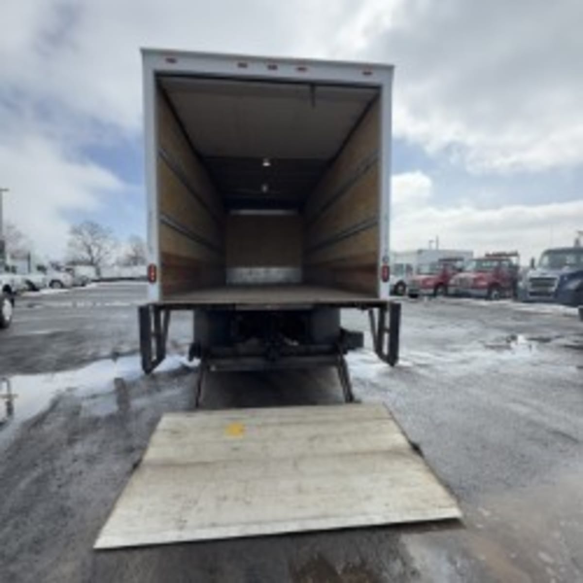 2019 Freightliner/Mercedes M2 106 878882