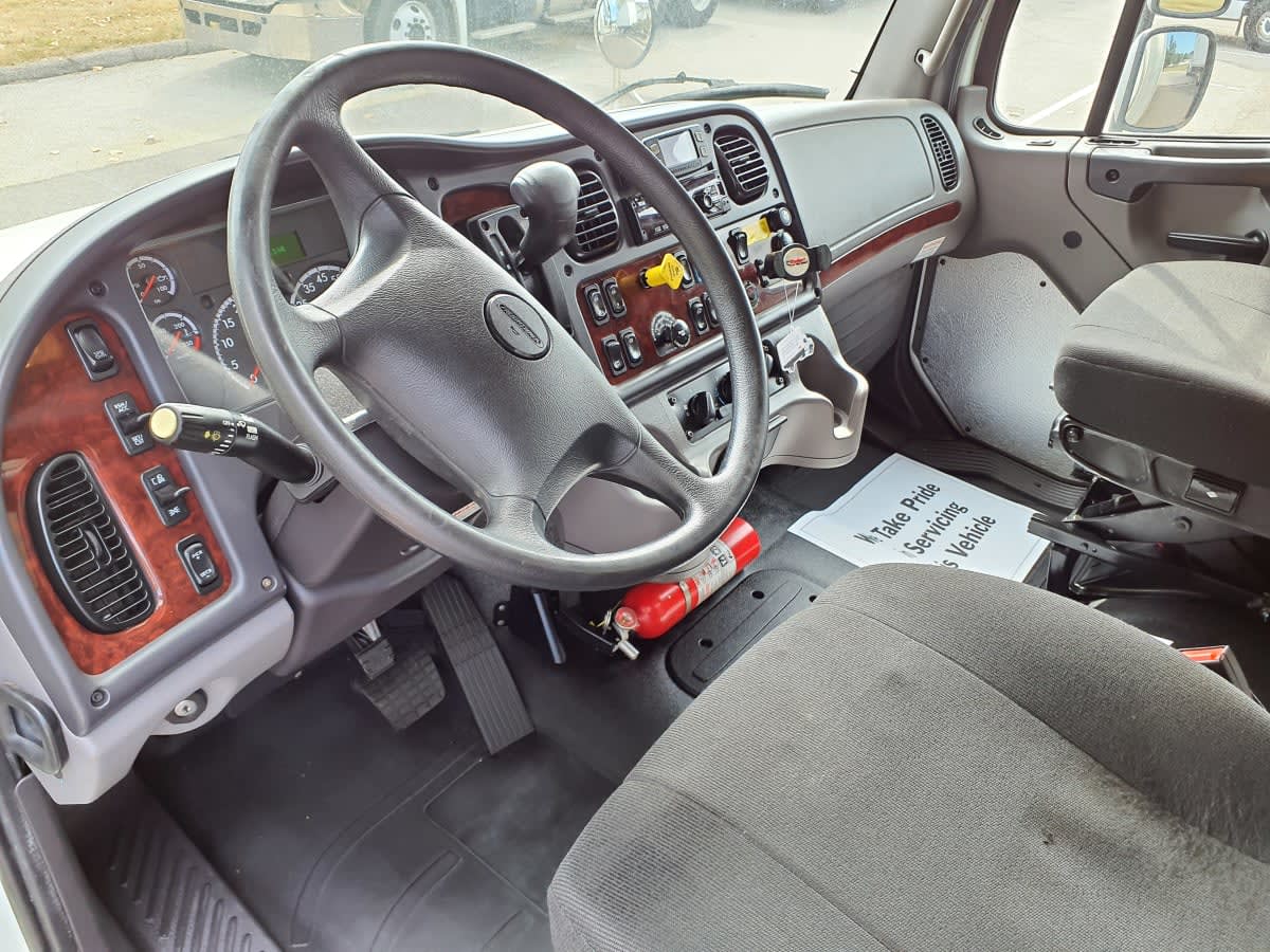 2019 Freightliner M2 106 878944