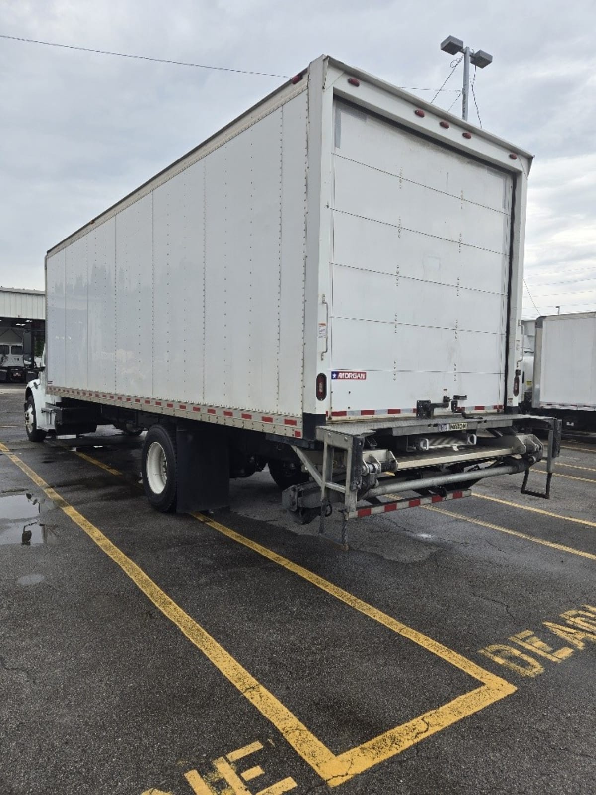 2019 Freightliner/Mercedes M2 106 878947