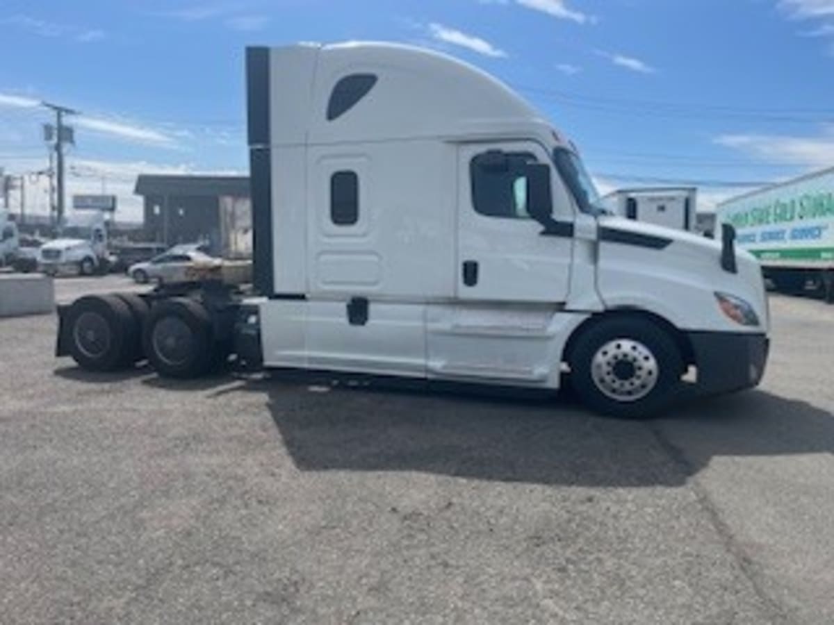 2020 Freightliner - image 12