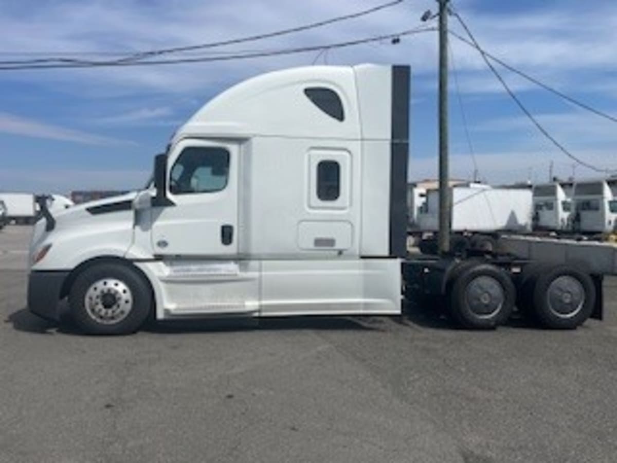 2020 Freightliner - image 3