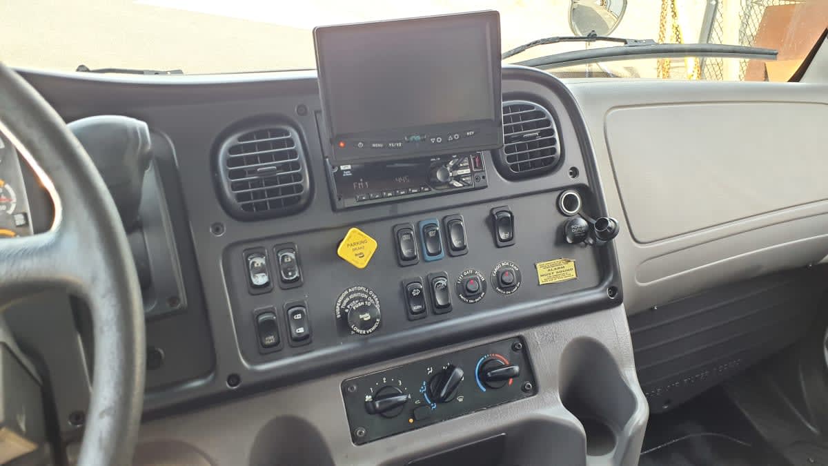2019 Freightliner M2 106 in Springfield, MA — photo 7