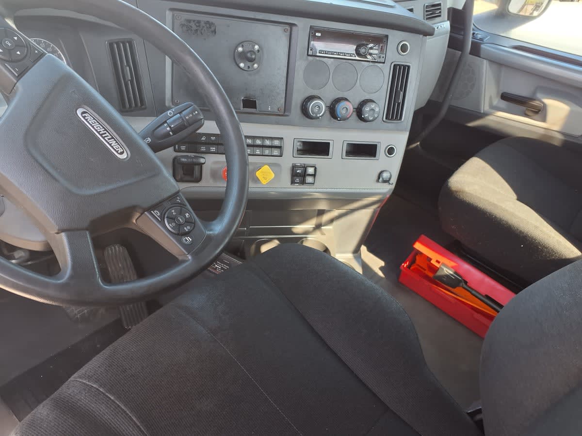 2020 Freightliner - image 7