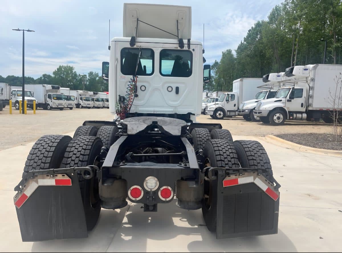 2020 Freightliner Cascadia in Greensboro, NC — photo 5