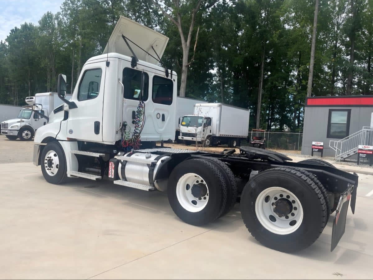 2020 Freightliner Cascadia in Greensboro, NC — photo 6