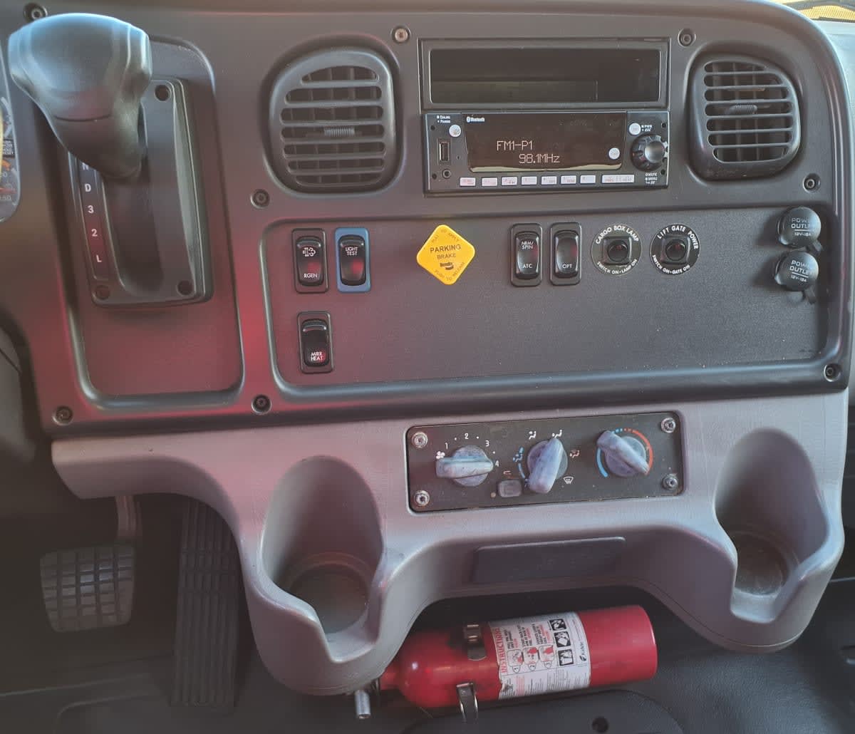 2019 Freightliner/Mercedes M2 106 879140